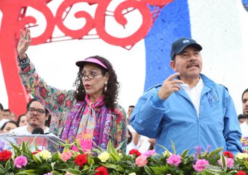 Daniel y Rosario celebran el 37 Aniversario de la Revolución Popular Sandinista