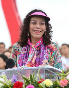 Daniel y Rosario celebran el 37 Aniversario de la Revolución Popular Sandinista