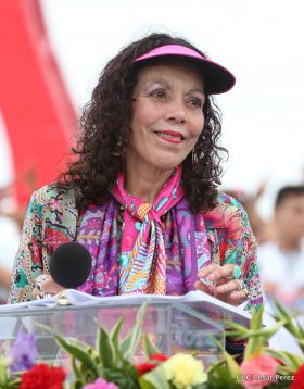 Daniel y Rosario celebran el 37 Aniversario de la Revolución Popular Sandinista