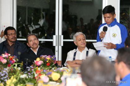 Presidente Daniel abandera a atletas nicaragüenses que participarán en Juegos Olímpicos y Paralímpicos Río 2016