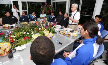 Presidente Daniel abandera a atletas nicaragüenses que participarán en Juegos Olímpicos y Paralímpicos Río 2016