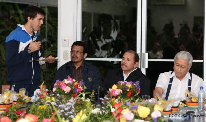 Presidente Daniel abandera a atletas nicaragüenses que participarán en Juegos Olímpicos y Paralímpicos Río 2016