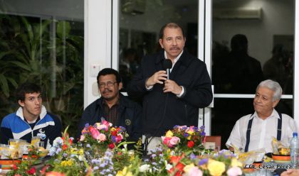 Presidente Daniel abandera a atletas nicaragüenses que participarán en Juegos Olímpicos y Paralímpicos Río 2016