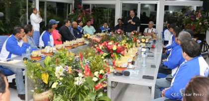 Presidente Daniel abandera a atletas nicaragüenses que participarán en Juegos Olímpicos y Paralímpicos Río 2016