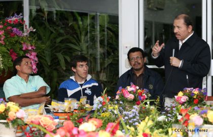 Presidente Daniel abandera a atletas nicaragüenses que participarán en Juegos Olímpicos y Paralímpicos Río 2016