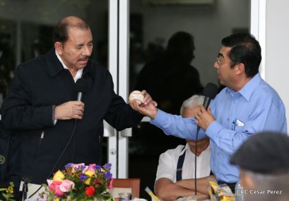 Presidente Daniel abandera a atletas nicaragüenses que participarán en Juegos Olímpicos y Paralímpicos Río 2016