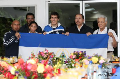 Presidente Daniel abandera a atletas nicaragüenses que participarán en Juegos Olímpicos y Paralímpicos Río 2016