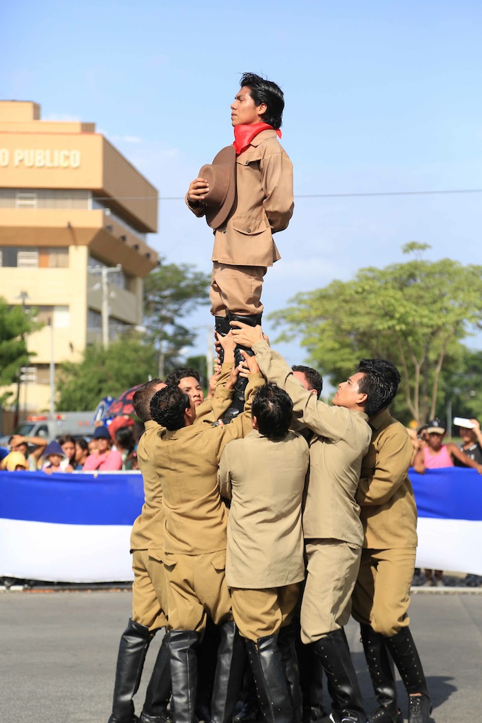 Inician Desfiles Patrios 2013