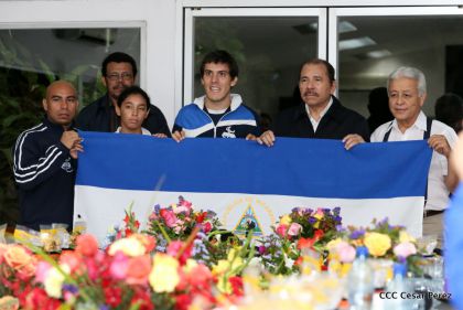 Presidente Daniel abandera a atletas nicaragüenses que participarán en Juegos Olímpicos y Paralímpicos Río 2016
