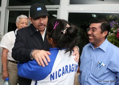 Presidente Daniel abandera a atletas nicaragüenses que participarán en Juegos Olímpicos y Paralímpicos Río 2016