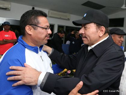 Presidente Daniel abandera a atletas nicaragüenses que participarán en Juegos Olímpicos y Paralímpicos Río 2016