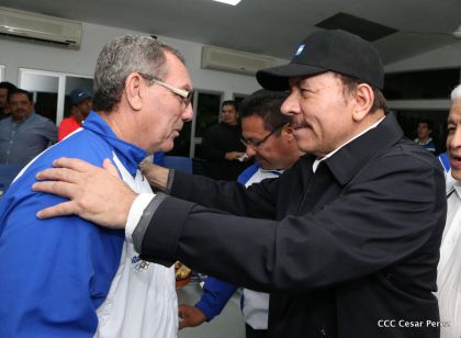 Presidente Daniel abandera a atletas nicaragüenses que participarán en Juegos Olímpicos y Paralímpicos Río 2016