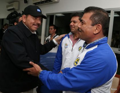 Presidente Daniel abandera a atletas nicaragüenses que participarán en Juegos Olímpicos y Paralímpicos Río 2016
