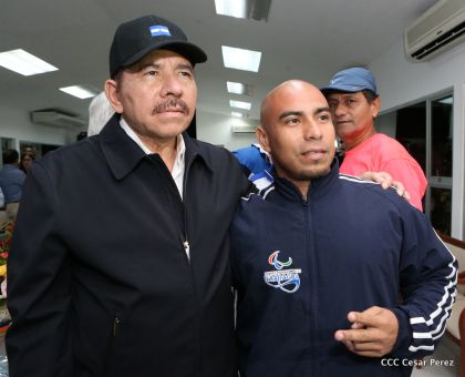 Presidente Daniel abandera a atletas nicaragüenses que participarán en Juegos Olímpicos y Paralímpicos Río 2016