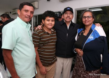 Presidente Daniel abandera a atletas nicaragüenses que participarán en Juegos Olímpicos y Paralímpicos Río 2016
