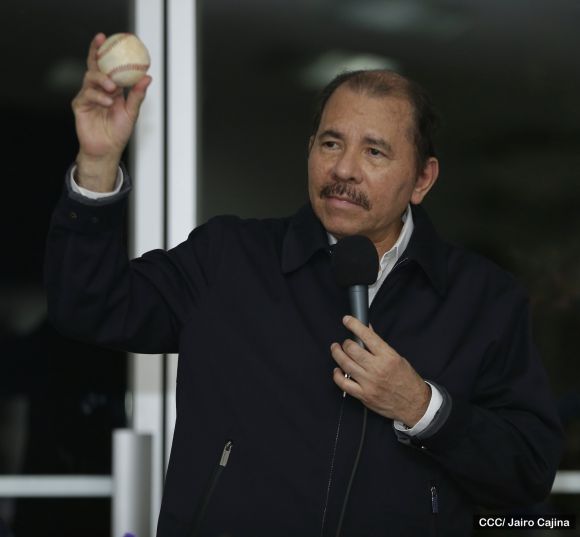 Presidente Daniel abandera a atletas nicaragüenses que participarán en Juegos Olímpicos y Paralímpicos Río 2016