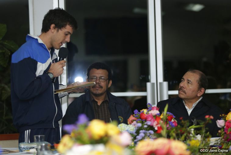 Presidente Daniel abandera a atletas nicaragüenses que participarán en Juegos Olímpicos y Paralímpicos Río 2016
