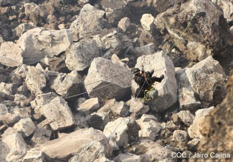 Sam Cossman y su equipo descienden a la zona cero en el Lago de Lava del Volcán Masaya