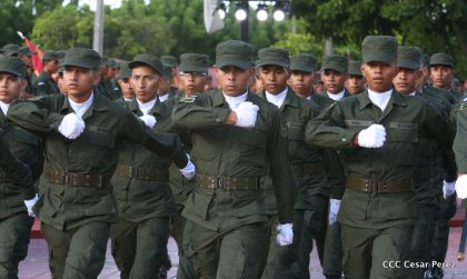 Daniel y Rosario participan del 36 Aniversario de la Fuerza Naval