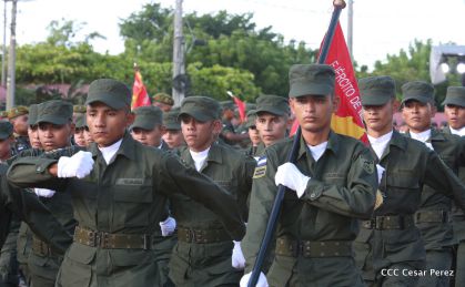 Daniel y Rosario participan del 36 Aniversario de la Fuerza Naval