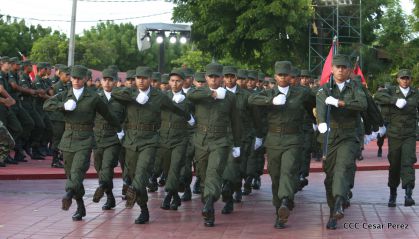 Daniel y Rosario participan del 36 Aniversario de la Fuerza Naval