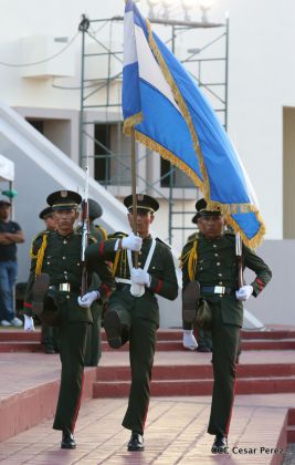 Daniel y Rosario participan del 36 Aniversario de la Fuerza Naval