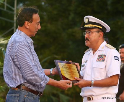 Daniel y Rosario participan del 36 Aniversario de la Fuerza Naval