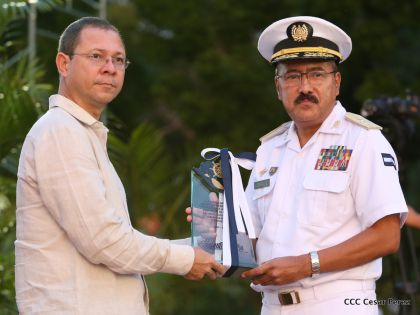 Daniel y Rosario participan del 36 Aniversario de la Fuerza Naval