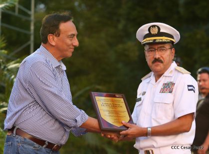 Daniel y Rosario participan del 36 Aniversario de la Fuerza Naval