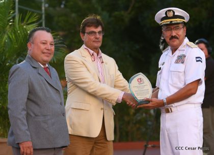Daniel y Rosario participan del 36 Aniversario de la Fuerza Naval