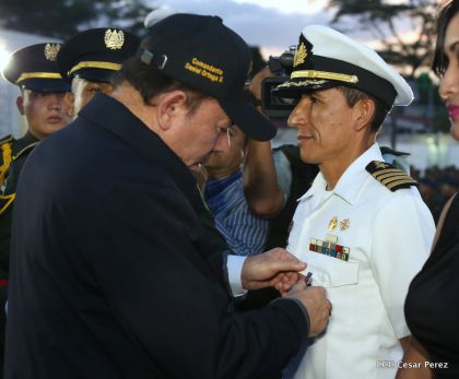 Daniel y Rosario participan del 36 Aniversario de la Fuerza Naval