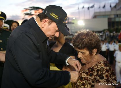 Daniel y Rosario participan del 36 Aniversario de la Fuerza Naval