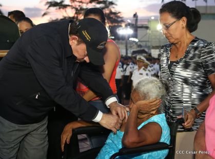 Daniel y Rosario participan del 36 Aniversario de la Fuerza Naval