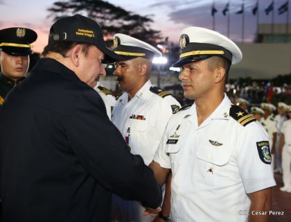 Daniel y Rosario participan del 36 Aniversario de la Fuerza Naval