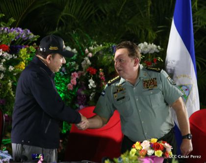 Daniel y Rosario participan del 36 Aniversario de la Fuerza Naval