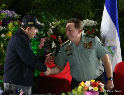 Daniel y Rosario participan del 36 Aniversario de la Fuerza Naval