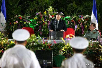 Daniel y Rosario participan del 36 Aniversario de la Fuerza Naval
