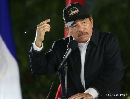 Daniel y Rosario participan del 36 Aniversario de la Fuerza Naval