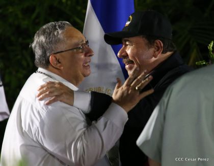 Daniel y Rosario participan del 36 Aniversario de la Fuerza Naval