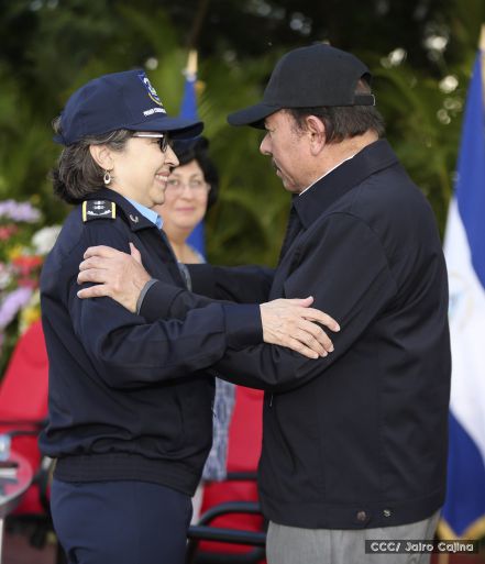 Daniel y Rosario participan del 36 Aniversario de la Fuerza Naval