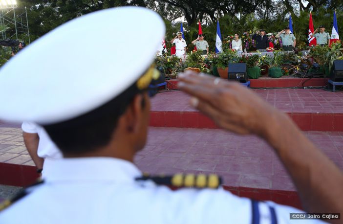 Daniel y Rosario participan del 36 Aniversario de la Fuerza Naval