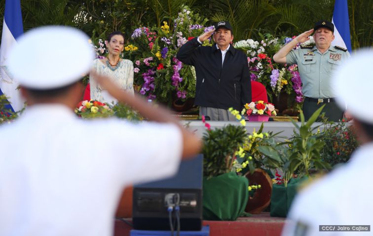Daniel y Rosario participan del 36 Aniversario de la Fuerza Naval