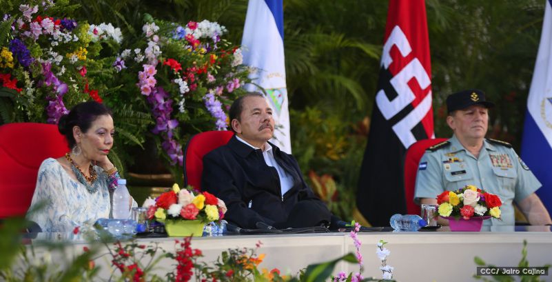 Daniel y Rosario participan del 36 Aniversario de la Fuerza Naval