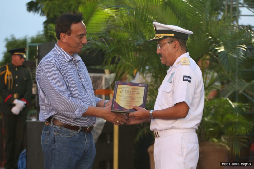 Daniel y Rosario participan del 36 Aniversario de la Fuerza Naval