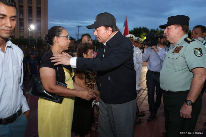 Daniel y Rosario participan del 36 Aniversario de la Fuerza Naval