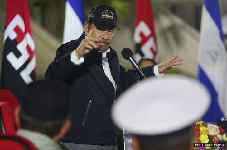 Daniel y Rosario participan del 36 Aniversario de la Fuerza Naval