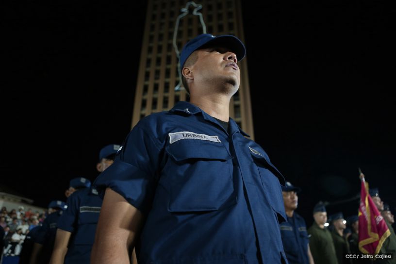 Daniel y Rosario participan del 36 Aniversario de la Fuerza Naval