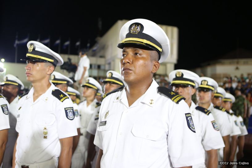 Daniel y Rosario participan del 36 Aniversario de la Fuerza Naval