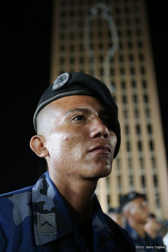 Daniel y Rosario participan del 36 Aniversario de la Fuerza Naval