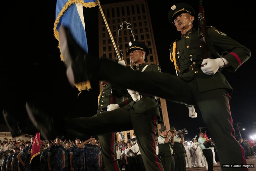 Daniel y Rosario participan del 36 Aniversario de la Fuerza Naval